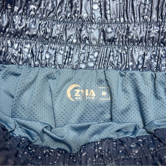 ZYA Active Shorts Womens Medium
Blue Steel Bubbles Hi Rise Bomber Shorts - Picture 4 of 6